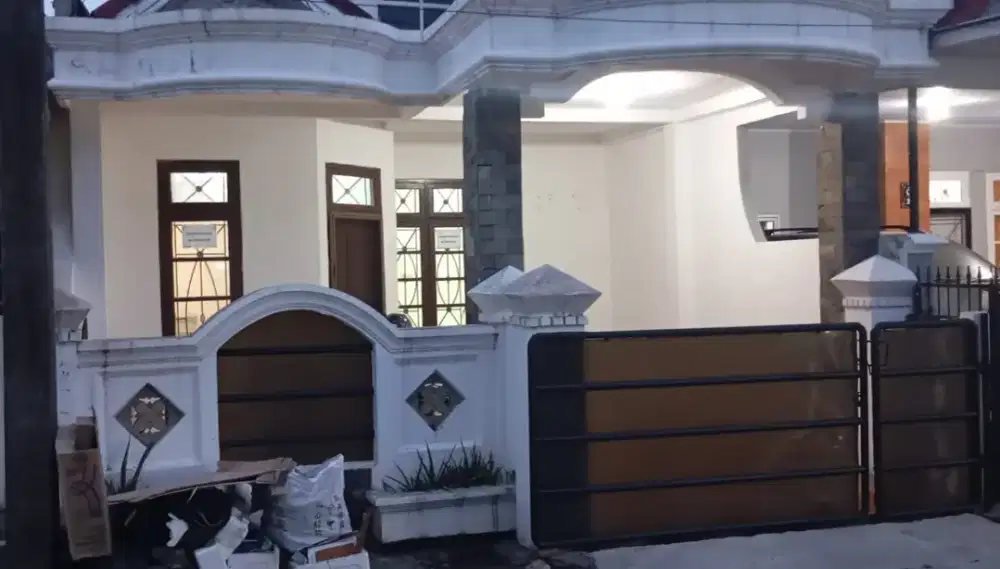 Disewakan 1 Unit Rumah Tinggal LB80m²/LT90m² di Taman Harapan Baru