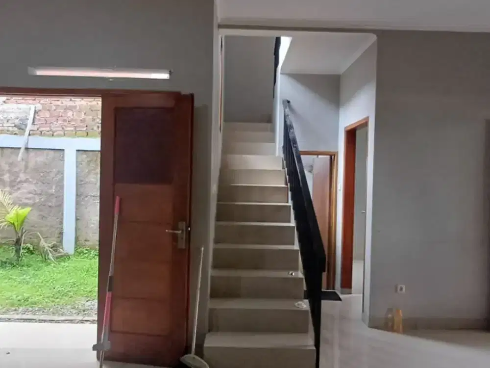 Disewakan Rumah 2 Lantai Siap Huni Minimalis Lokasi di Komplek Perumahan Cimahi Utara Dekat Pemkot dan Alun Alun Cimahi Bandung