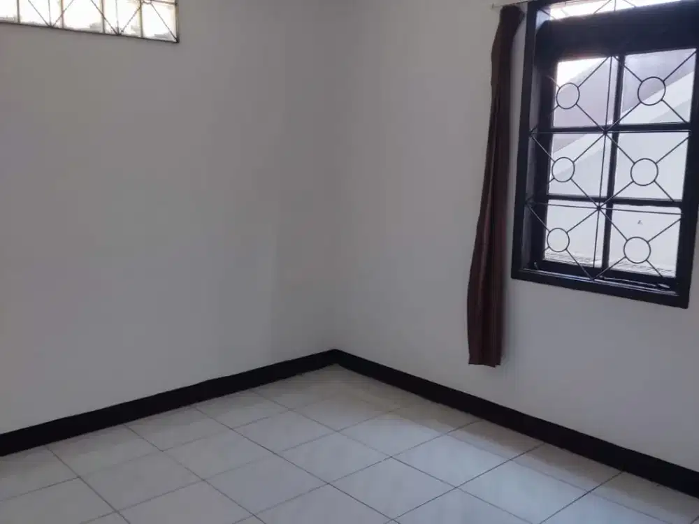 Disewakan Rumah Nyaman Siap Huni Minimalis Lokasi di Komplek Leuwi Sari Bandung