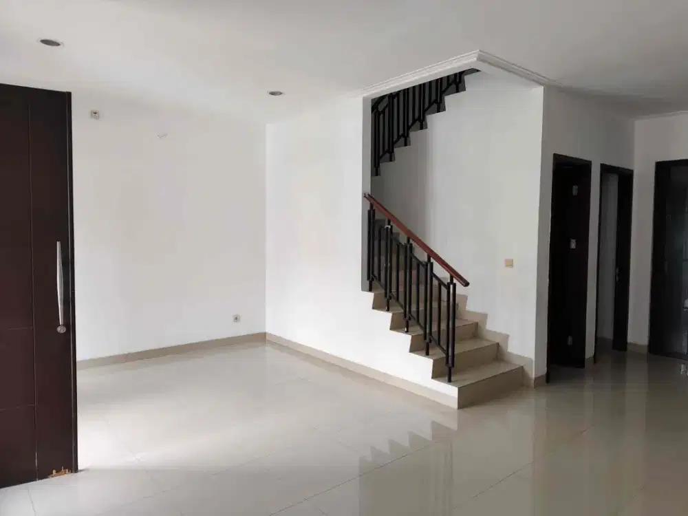 Disewakan Rumah Greenlake city cluster East Asia