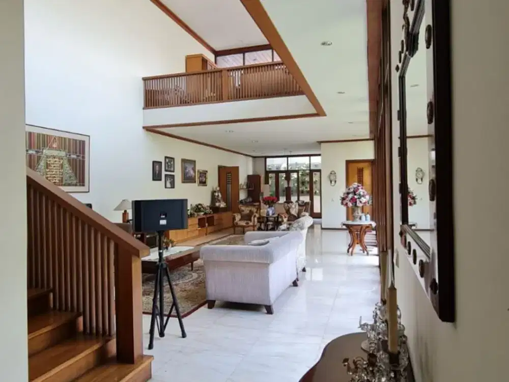 Dijual rumah 2 Lantai Dago (main road) bandung MD