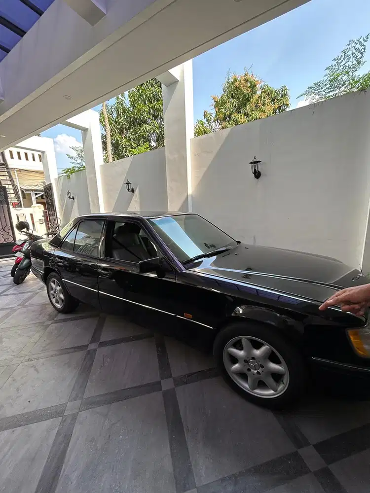 Mercedes-Benz E220 1995 Bensin