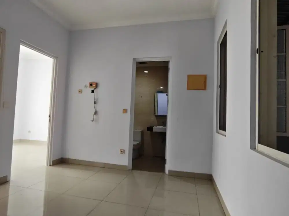 Disewakan Rumah Green Lake City 8x15 West Europe Renovasi Apik Cantik Harga Termurah