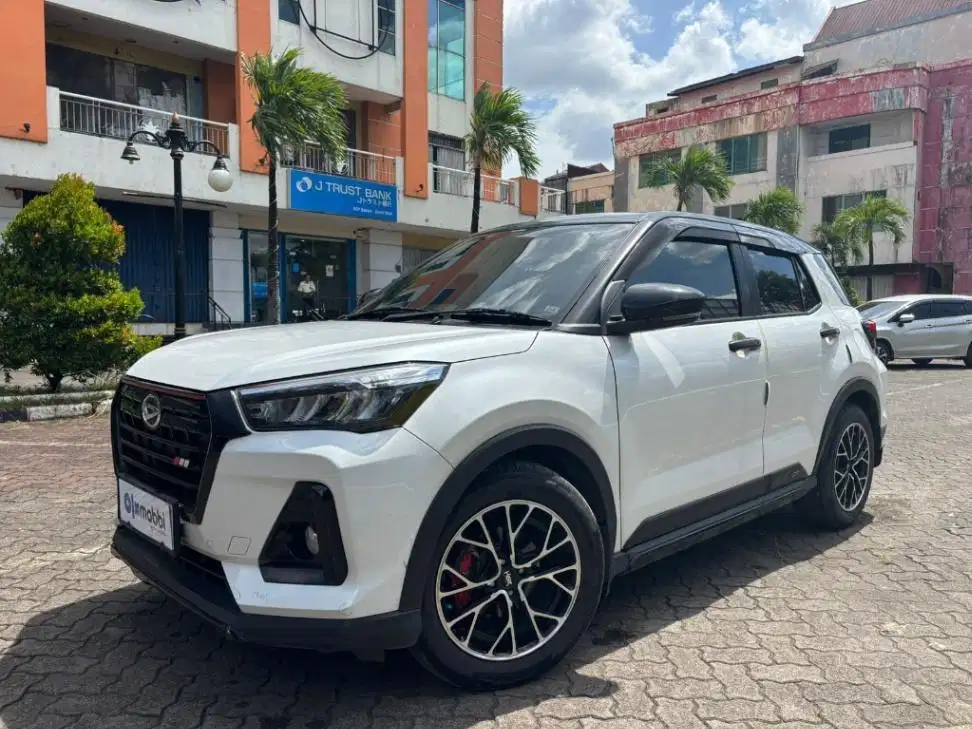 DP MURAH - Daihatsu Rocky 1.0 R ADS Bensin AT 2022 Putih
