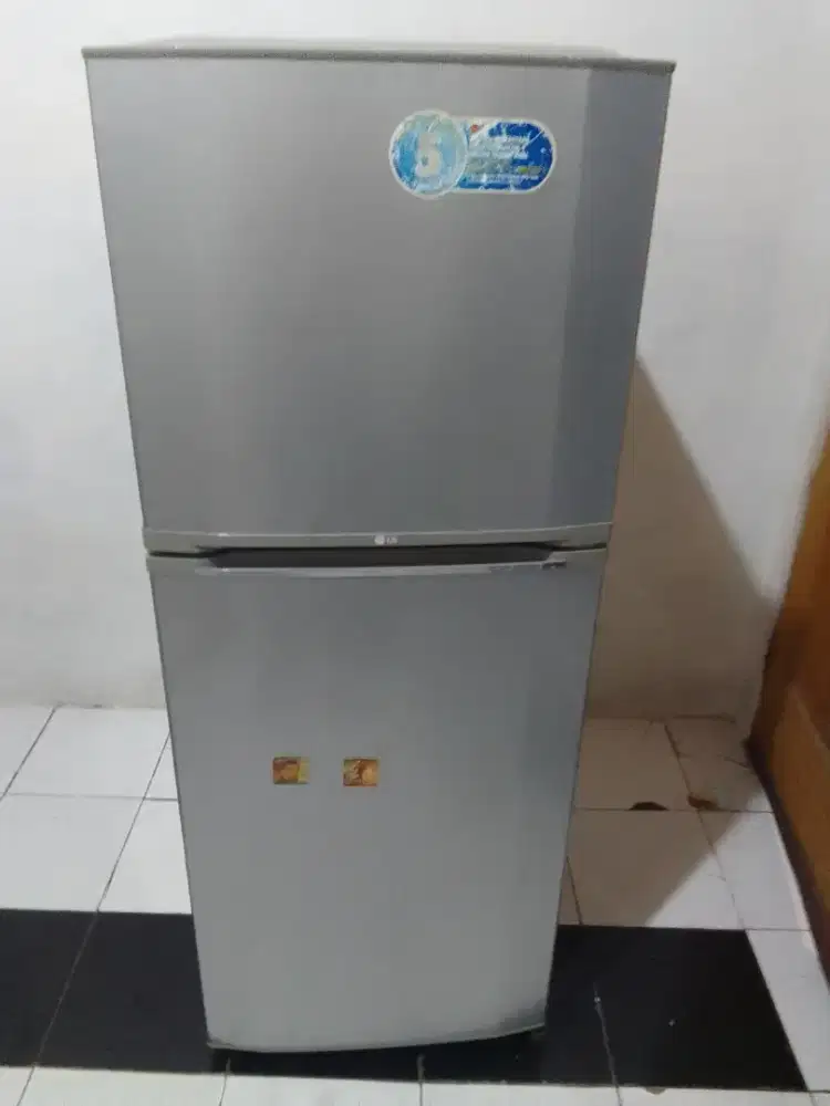 Kulkas 2 pintu merk LG orsinil