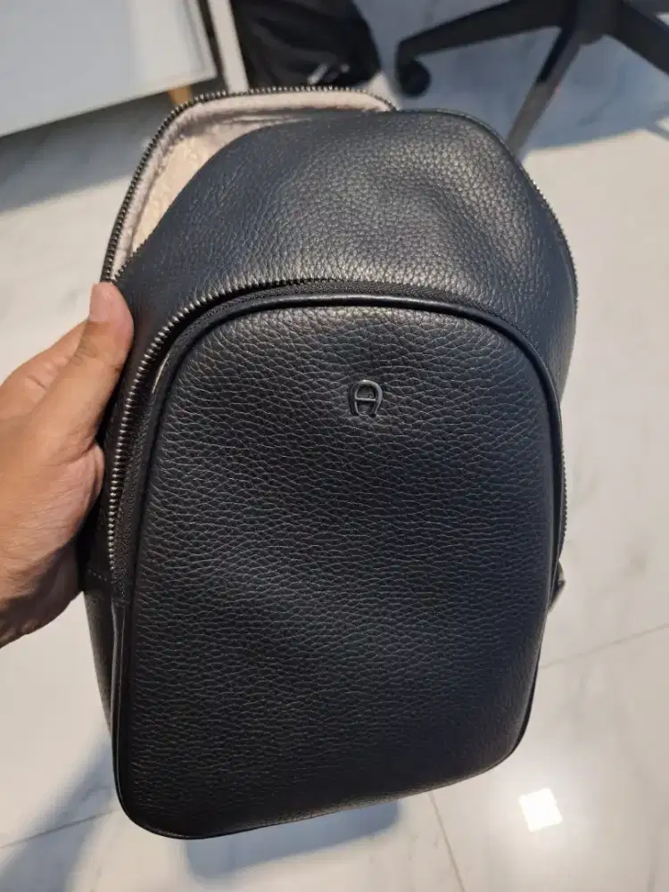 Tas Aigner Diego Crossbody Pria