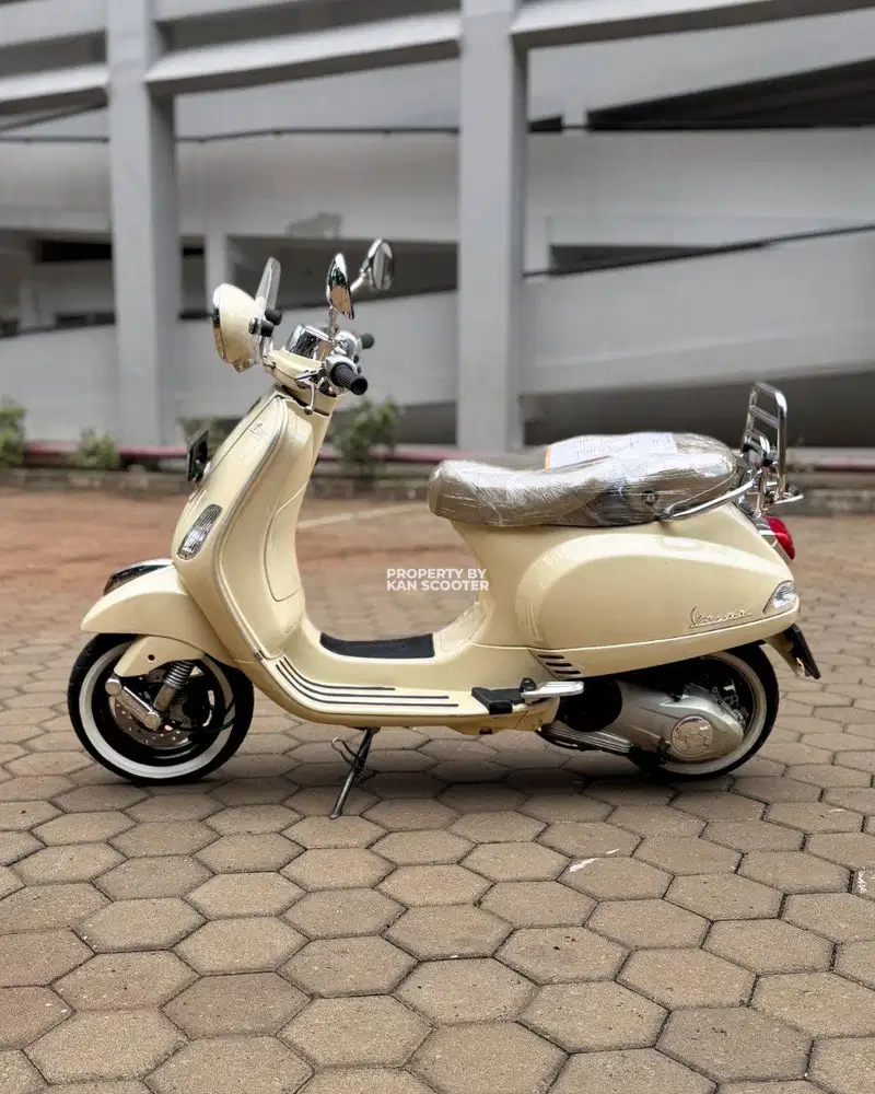 JUAL MURAH VESPA LXV 150 3V 2015 MULUS