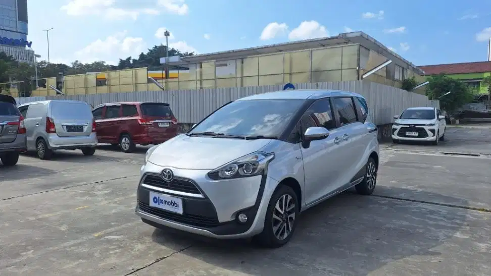 DP MURAH - Toyota Sienta 1.5 V Bensin-AT 2018 Silver