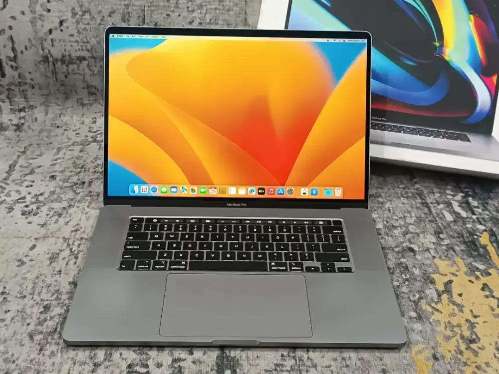 MacBook Pro TouchBar 16 2019 Core i7 16GB 512GB AMD Radeon Pro 5300M