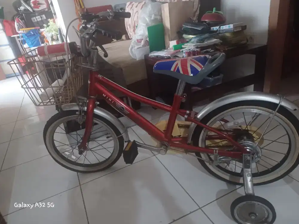 Sepeda anak 14 inchi roda 4 bekas