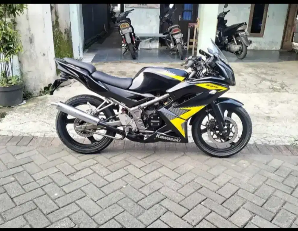 Sepeda motor kawasaki Ninja Krr antik