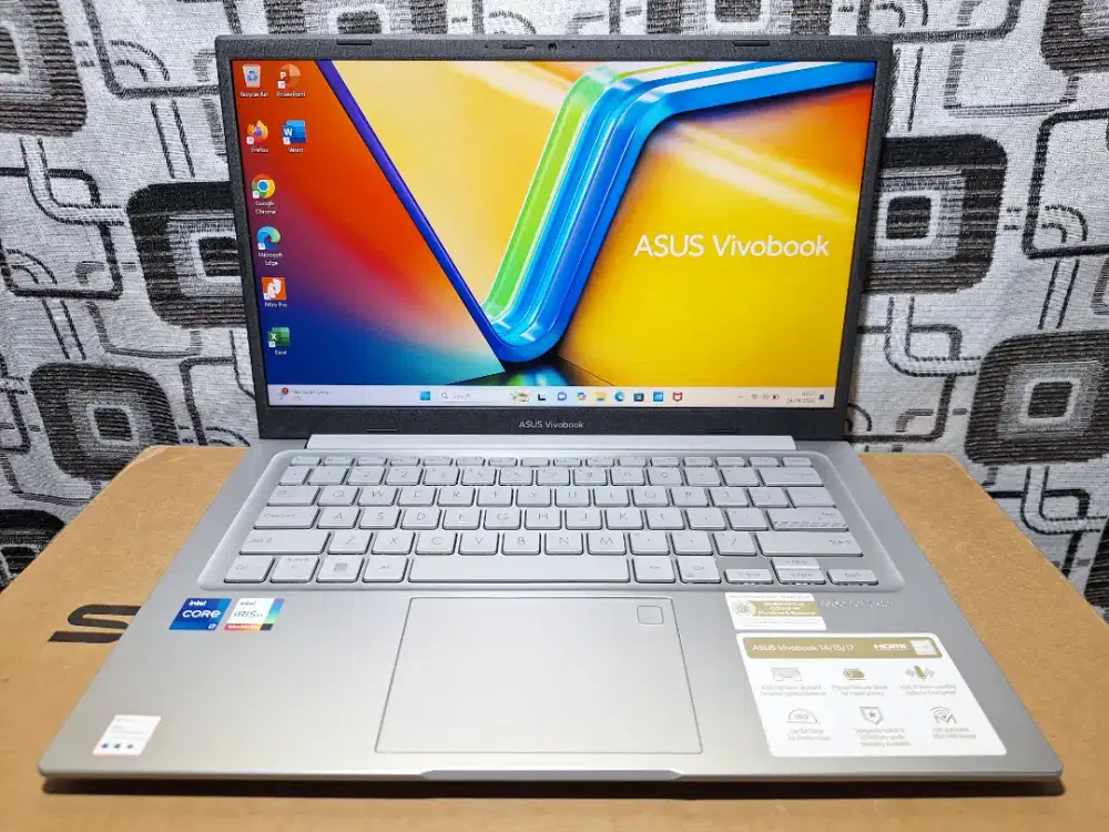 Asus VivoBook A1404VA Core i7 gen 13 ram 16 SSD 1TB like new garansi