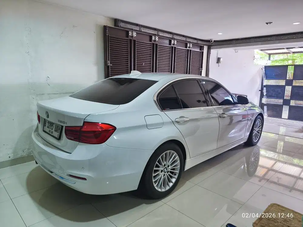 BMW 320i F30 2018 Luxury Putih White