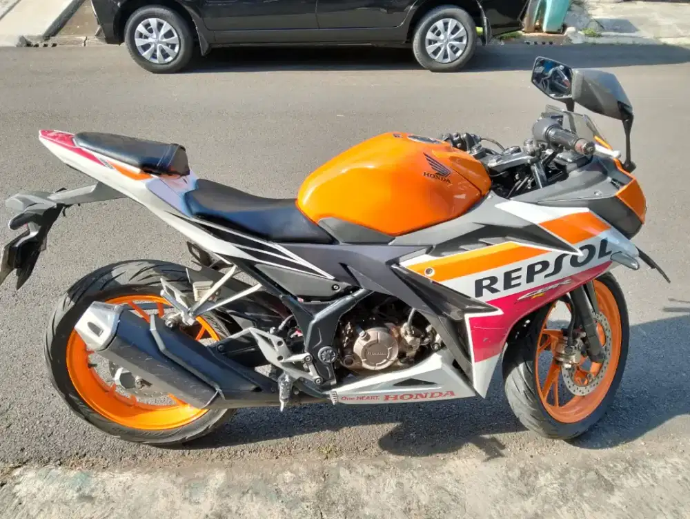 DIJUAL CEPAT MOTOR HONDA CBR 150 CC TAHUN 2017