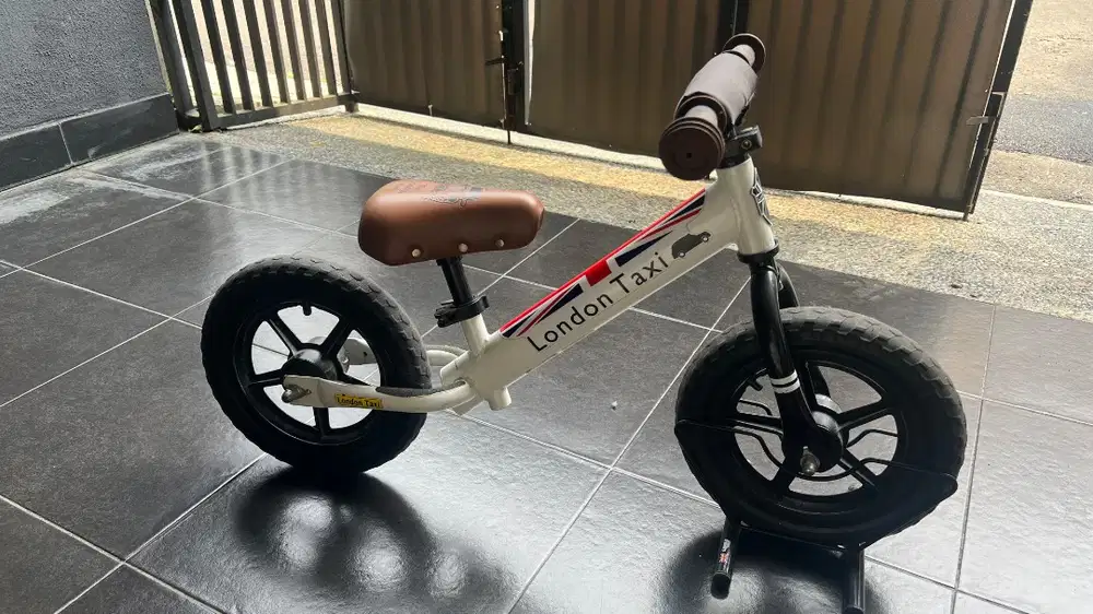 London Taxi Anak Push Bike + tiang sandaran besi