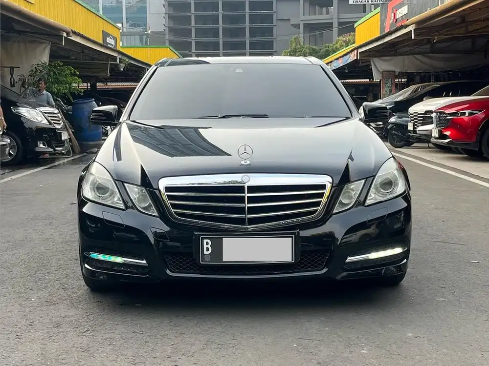 TERMURAH!! MERCY E300 AT HITAM 2011
