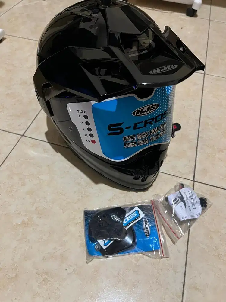 helm njs s-cross (black glossy)  new in box