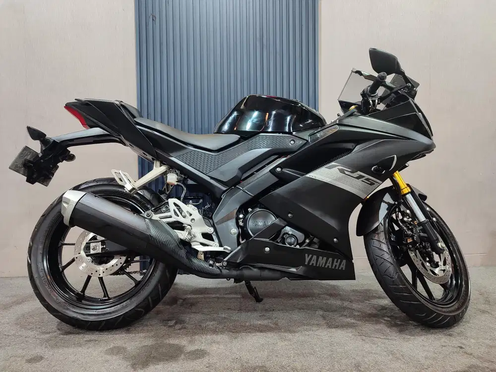 YAMAHA R15 V3 hitam 2021 istimewa mulus terawat siap pakai...