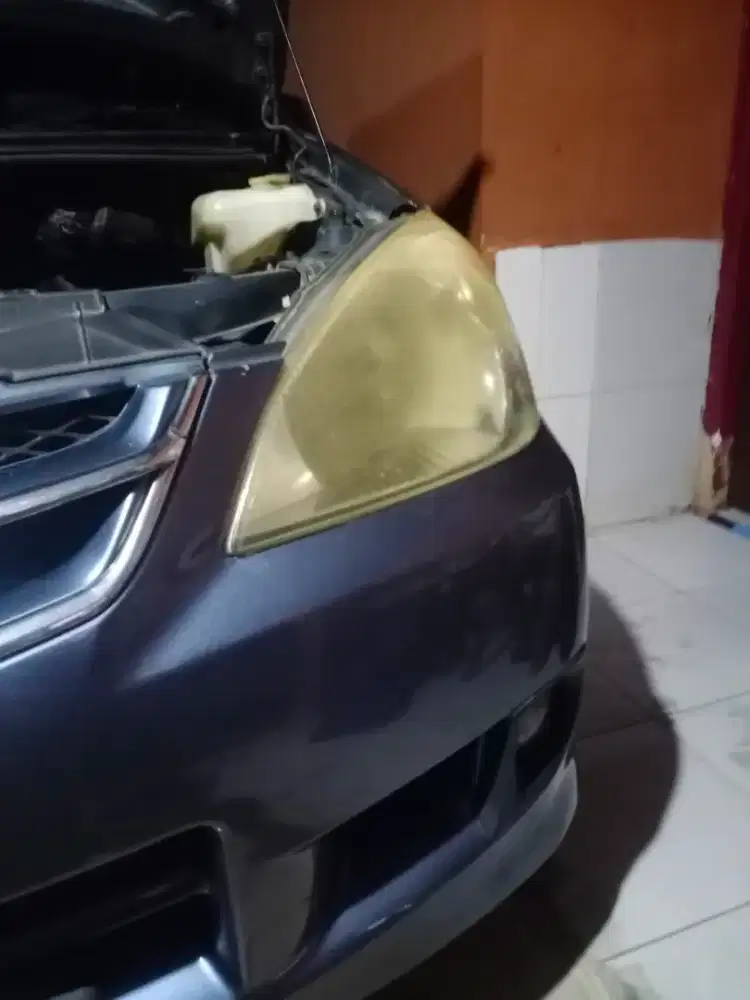 cuci poles lampu mobil