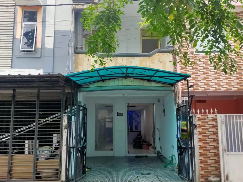 Di Sewakan Rumah Rumah 2,5 Lantai di Taman Palem Lestari Jakarta Barat