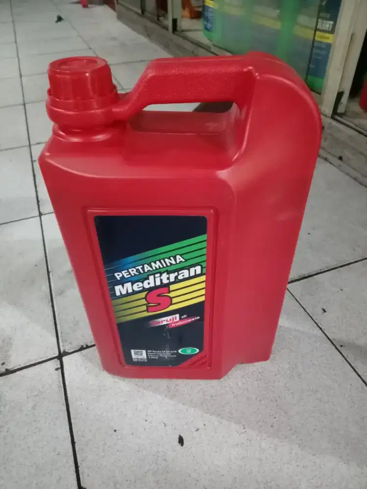 Oli mobil 5 liter mobil solar