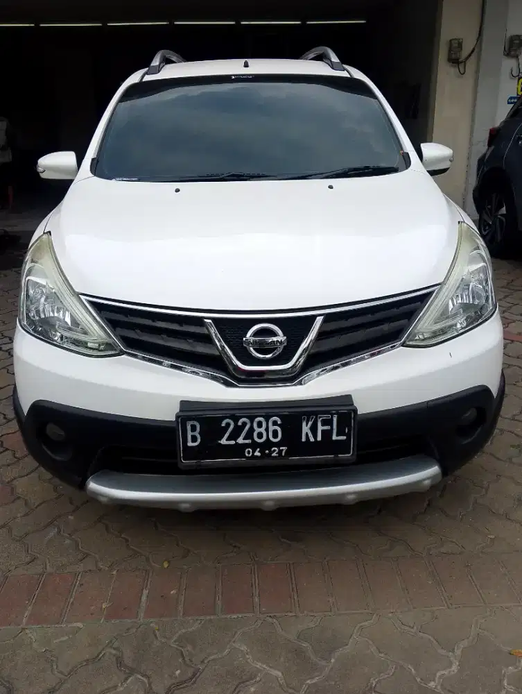 GRAND LIVINA XGEAR AT/AUTOMATIC 2017 PUTIH