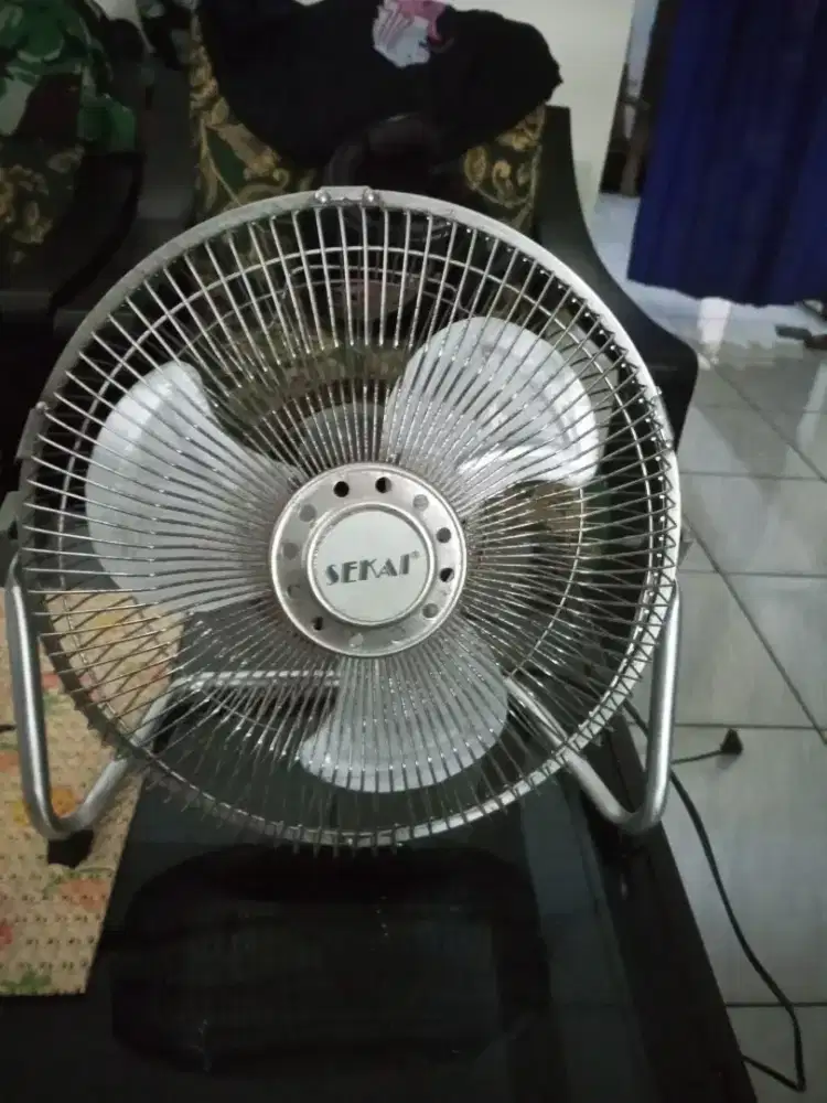 Kipas angin SEKAI 10 (25 cm) 40 w