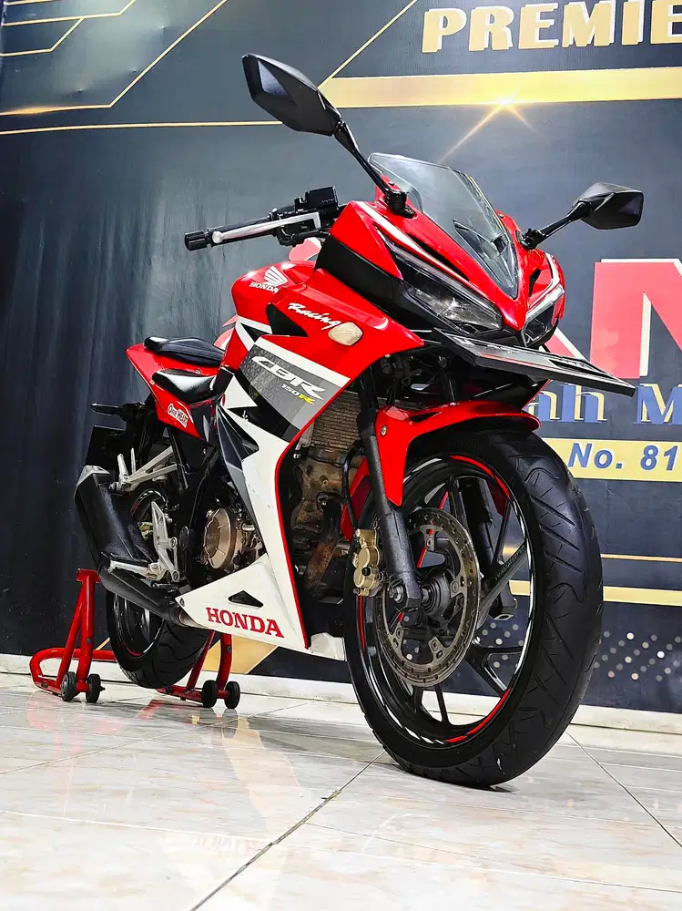 CBR 150cc Racing Red mulus low km. Dp mulai 2jt.Anugerah motor rungkut
