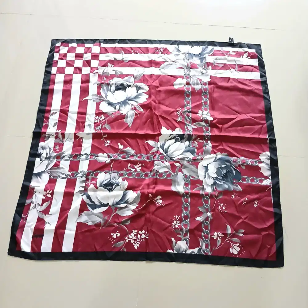 Silk scarf jilbab segiempat satin Silk Supreme premium 92x92