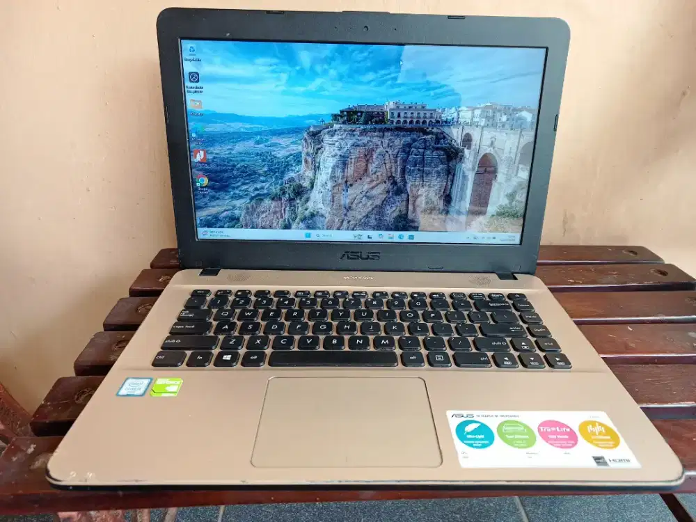 Laptop Asus Core i3 X441UV