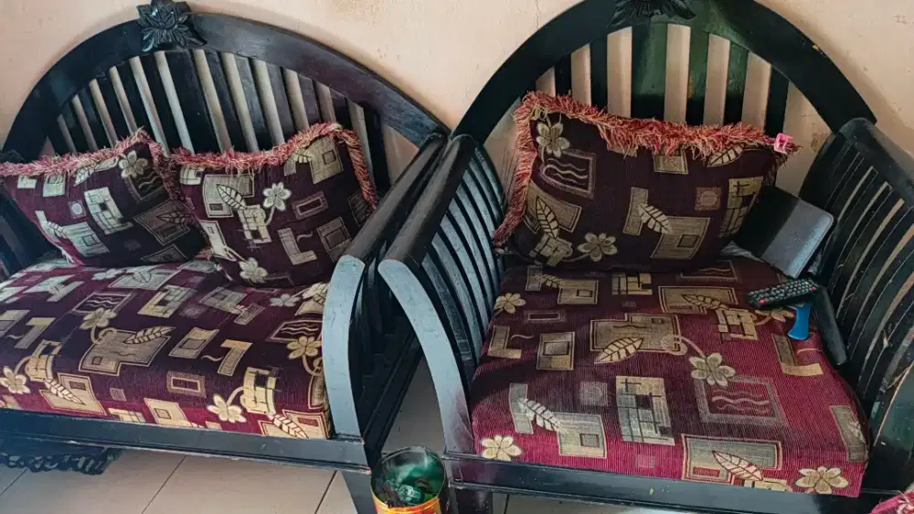 1 SET MEJA KURSI TAMU