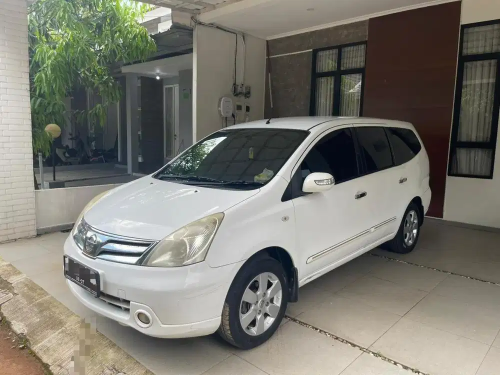 Nissan Grand Livina 1.5 Ultimate A/T Putih