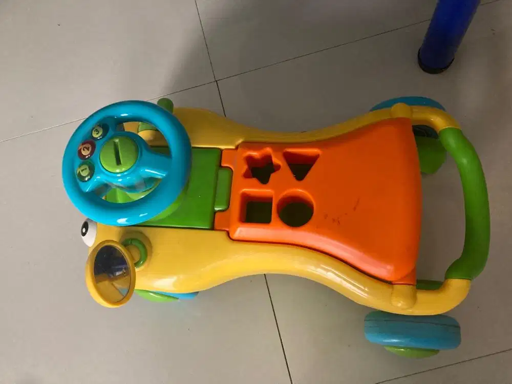 Mainan Mobil untuk belajar jalan