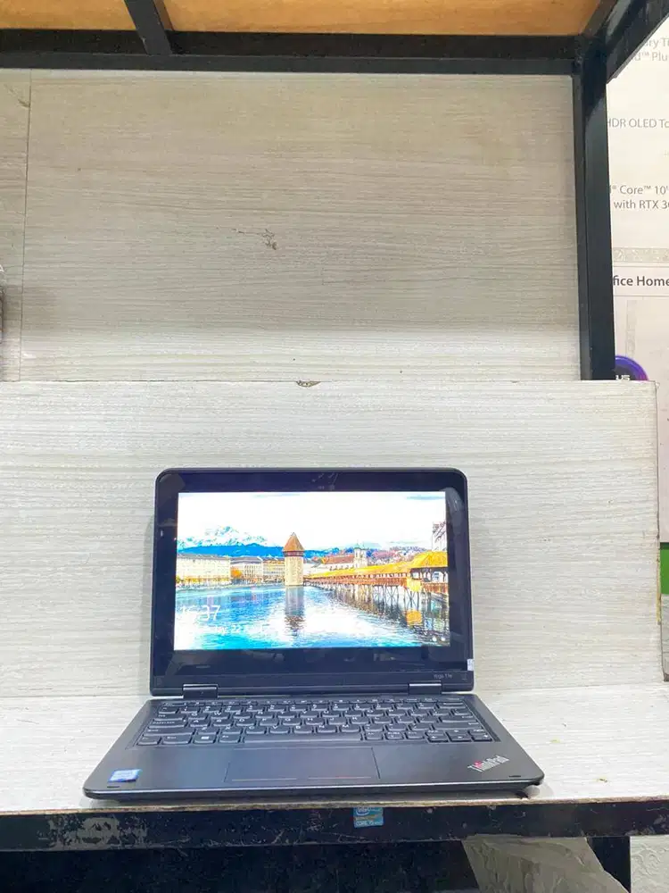 Lenovo Thinkpad Yoga 11E intel Core I3 Gen 7 Ram 8GB SSD 256GB Flip
