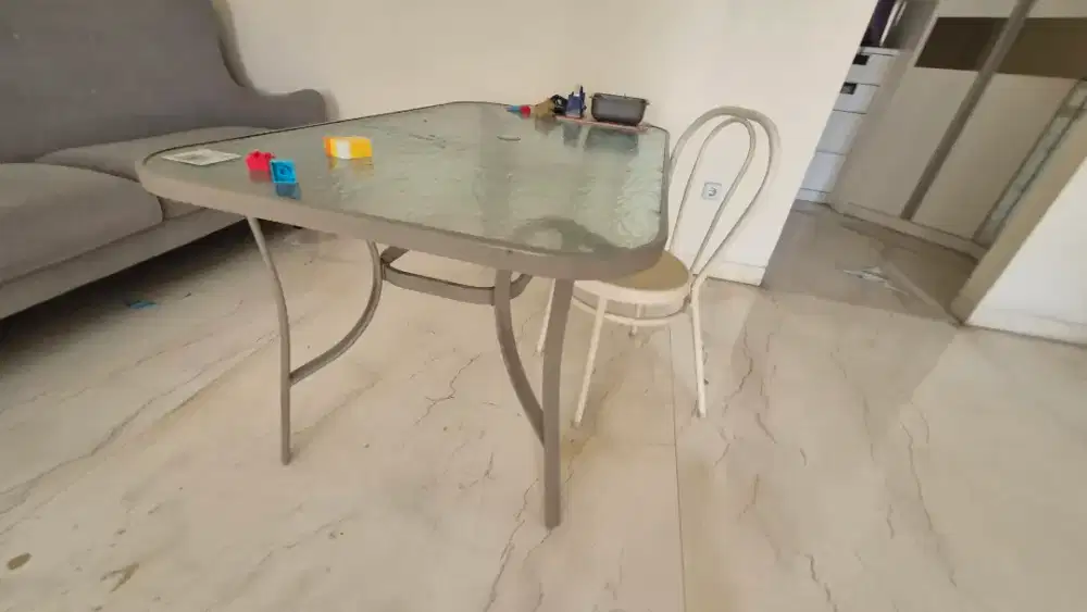 Meja taman meja makan kaca dan besi antikarat krisbow