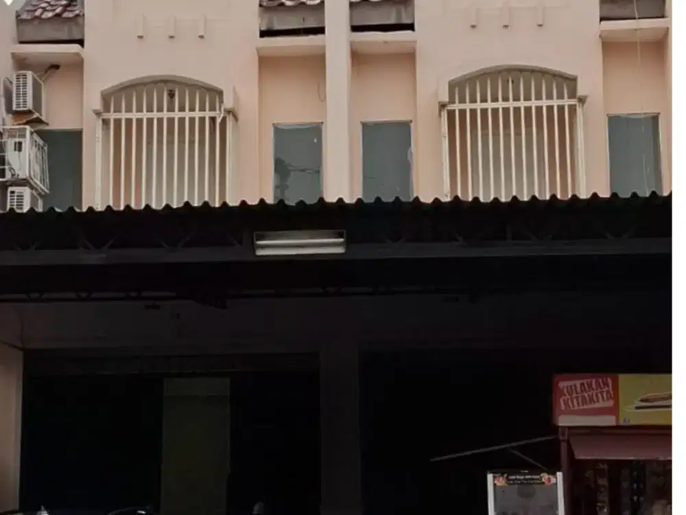 Dijual! Ruko Gandeng Strategis di Pinggir Jalan Utama Meruya Selatan Jakarta Barat