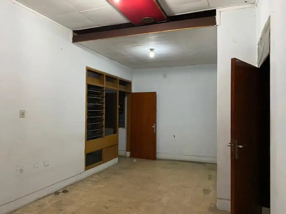 Rumah siap huni 1,5 lantai di alun - alun Bandung Pusat