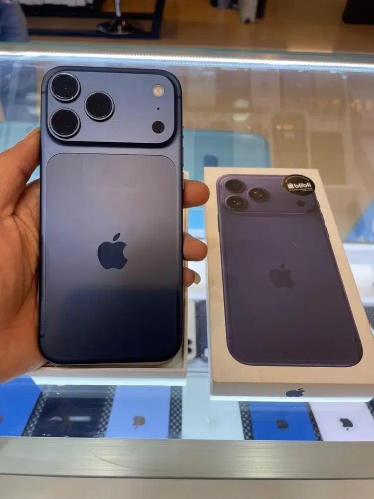 Iphone 17 promax 512 deep blue