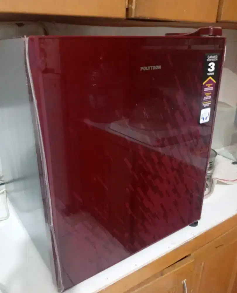 Kulkas mini freezer merk Polytron sangat mulus dan dingin beku