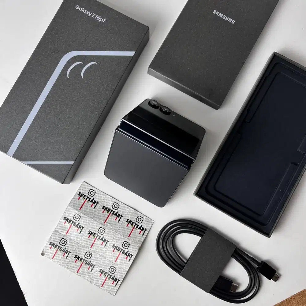 Samsung Galaxy Z Flip 7 512gb Jet Black Garansi  Oktober 2026