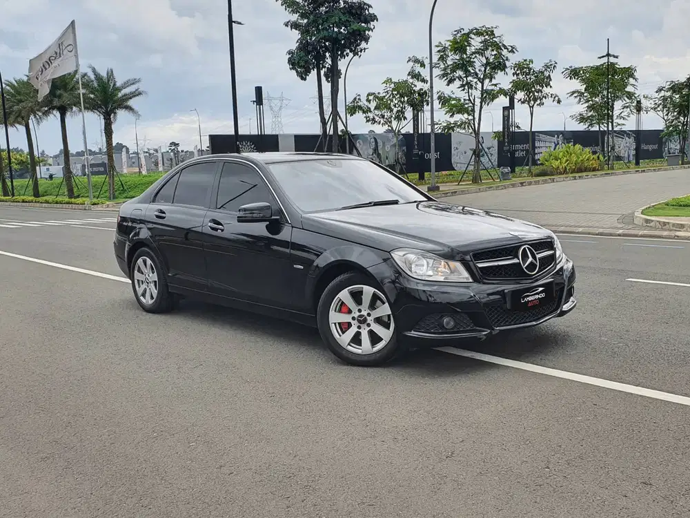 MERCEDES BENZ C200 CGI W204 CLASSIC 2012 LOW ODO !!