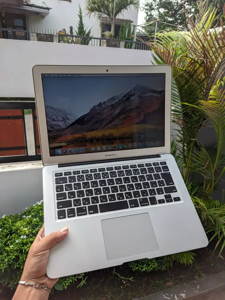 Laptop Slim Metal Body | SSD Ngebut | Keyboard Backlight | Siap Pakai