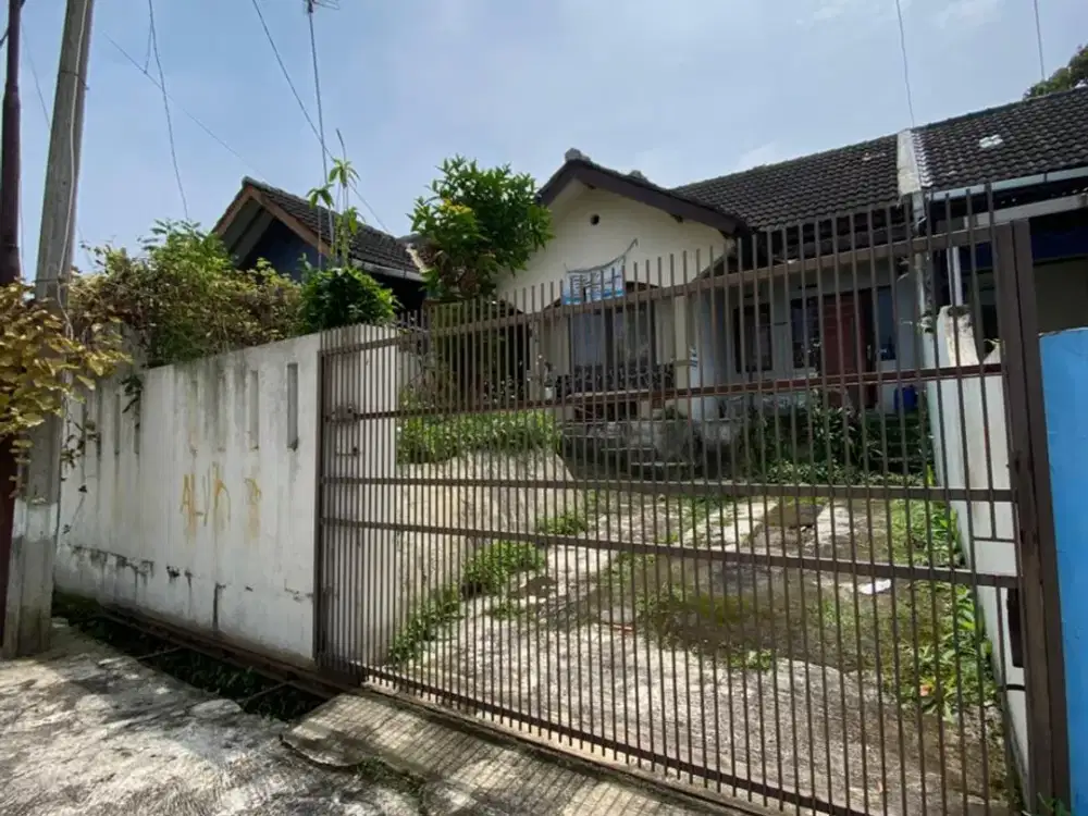 Dijual dibawah NJOP rumah luas tanah 232/180 hrg650jt di sindanglaya bandung kota