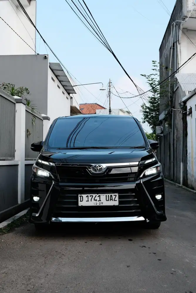 TOYOTA VOXY 2.0 AT 2019 ISTIMEWA