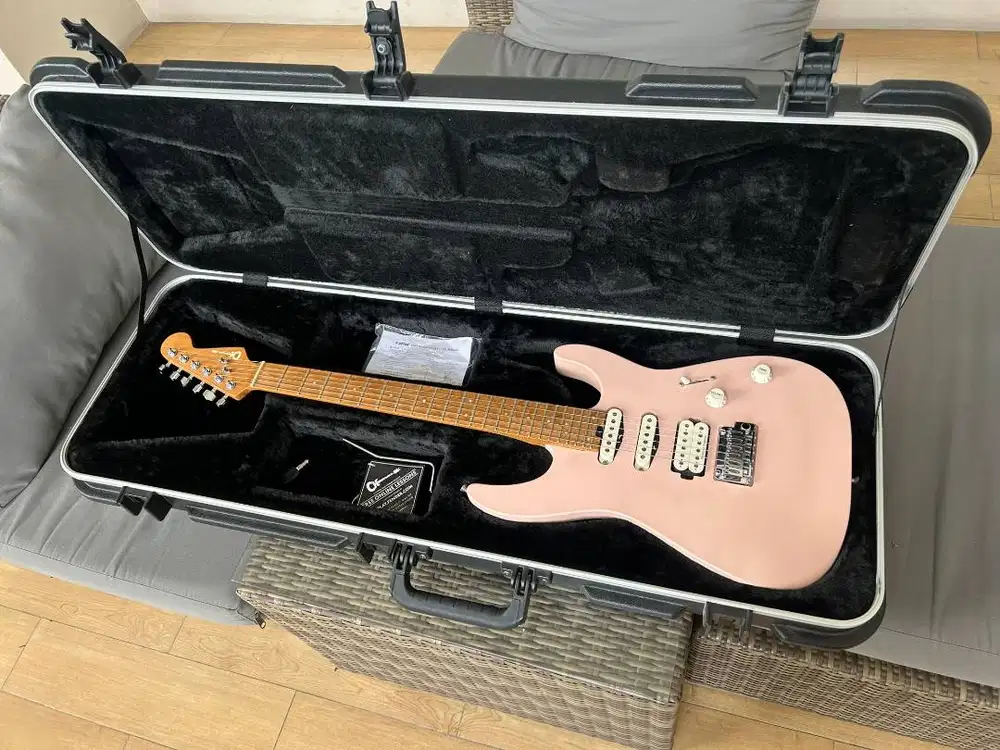 Charvel Pro Mod DK24 HSS Satin Shell Pink Plus Hardcase Jackson fender