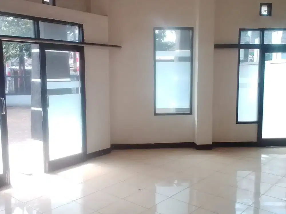 Gedung serbaguna 3 lantai hoek bebas banjir dekat terminal cicaheum Bandung