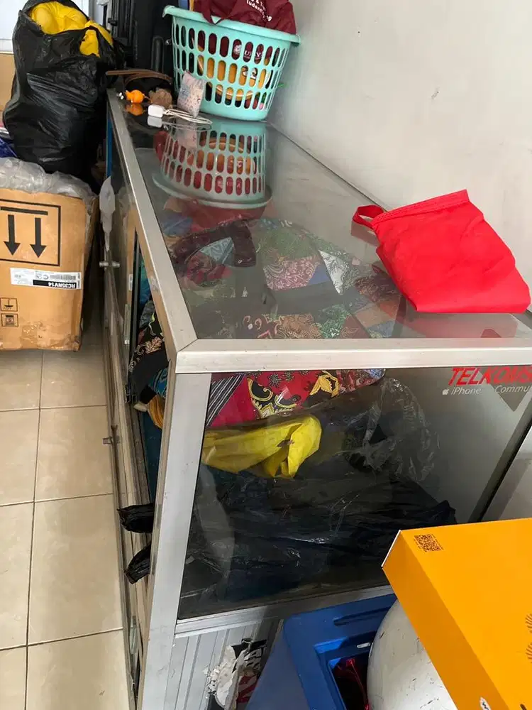 Dijual Etalase bekas counter pulsa