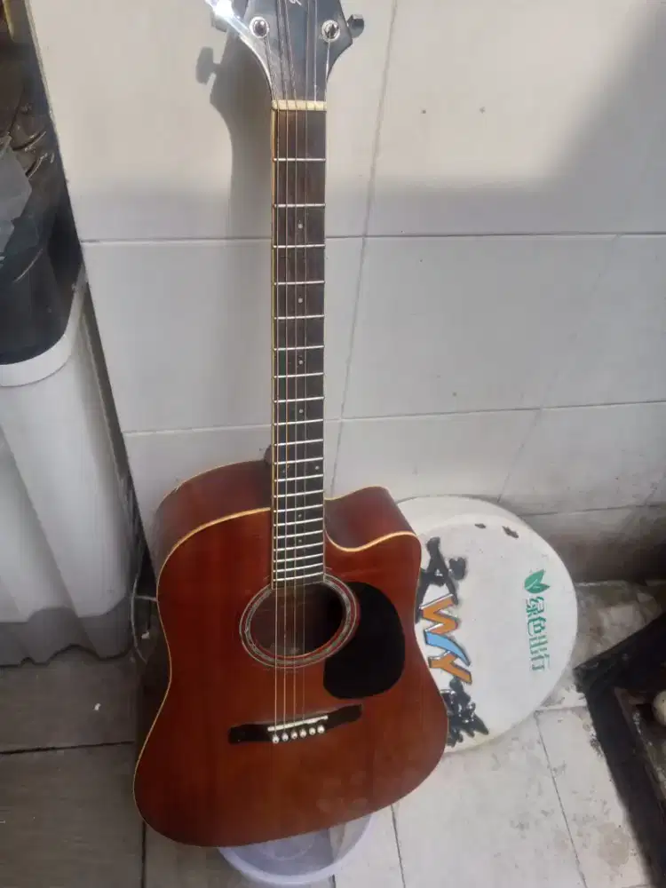Gitar akustik samick suara garing