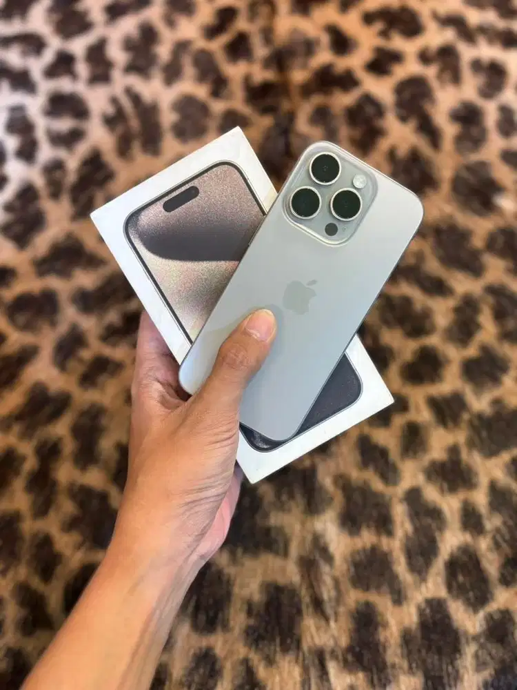 iPhone 15 Pro 128GB BH86 Resmi (Natural Titanium)
