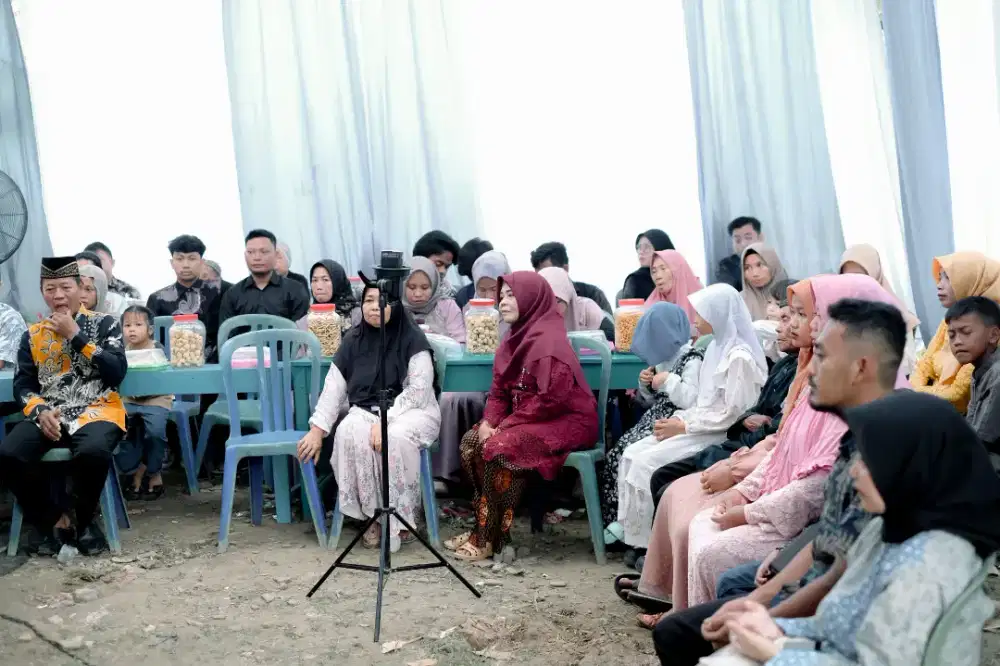 Mencari Pekerjaan Host Live Produk